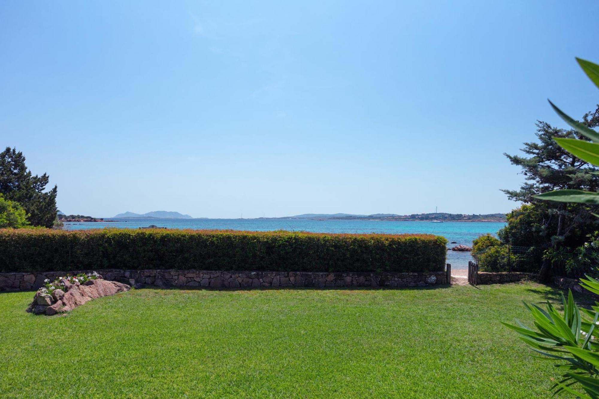 Baia Dorata Beach Apartment Porto Istana Экстерьер фото