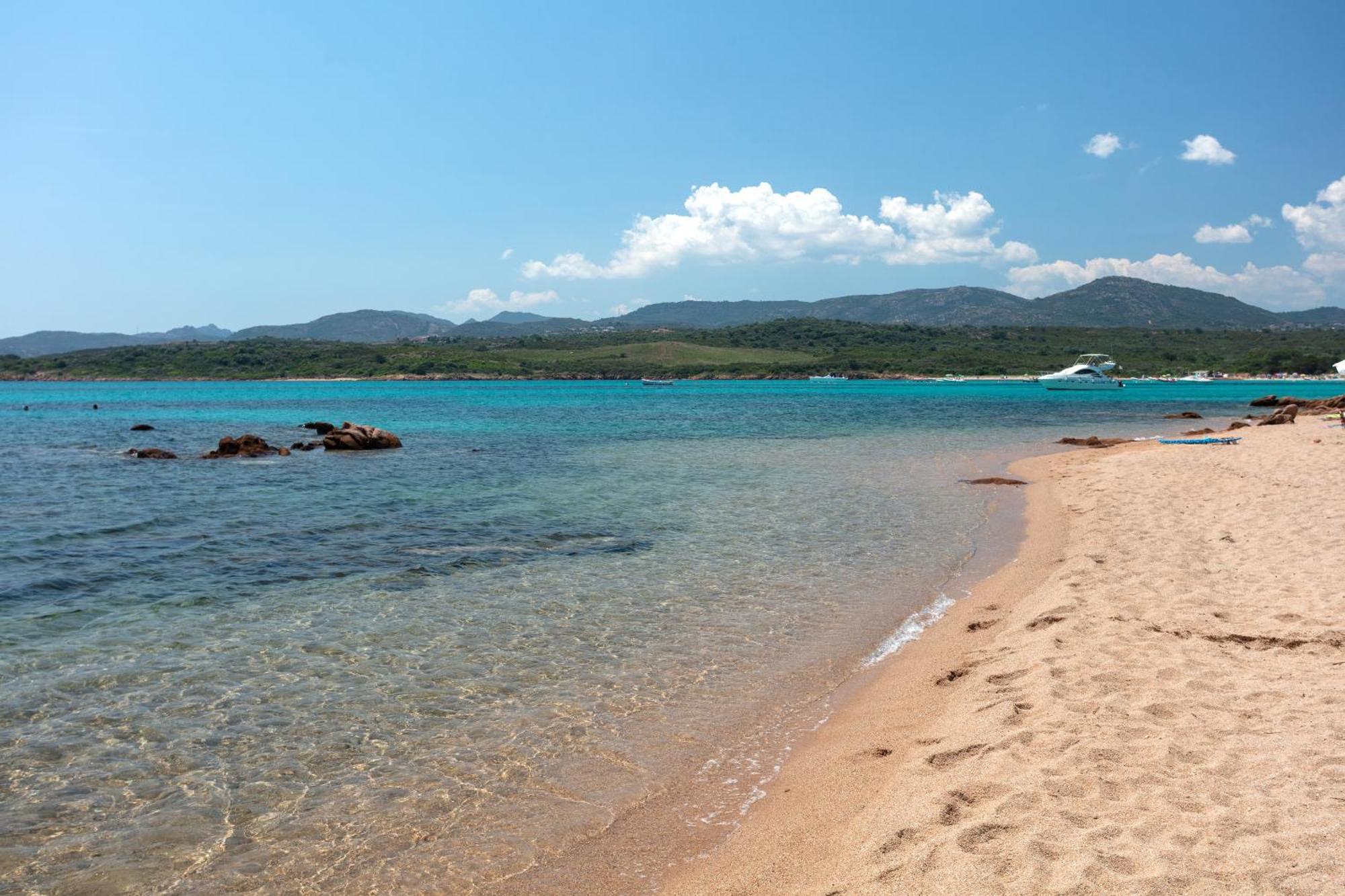 Baia Dorata Beach Apartment Porto Istana Экстерьер фото
