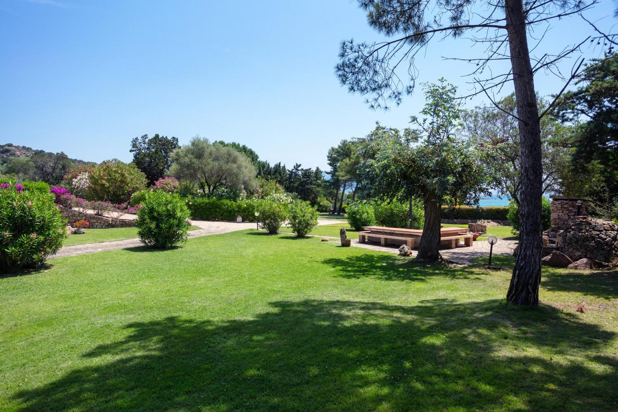 Baia Dorata Beach Apartment Porto Istana Экстерьер фото