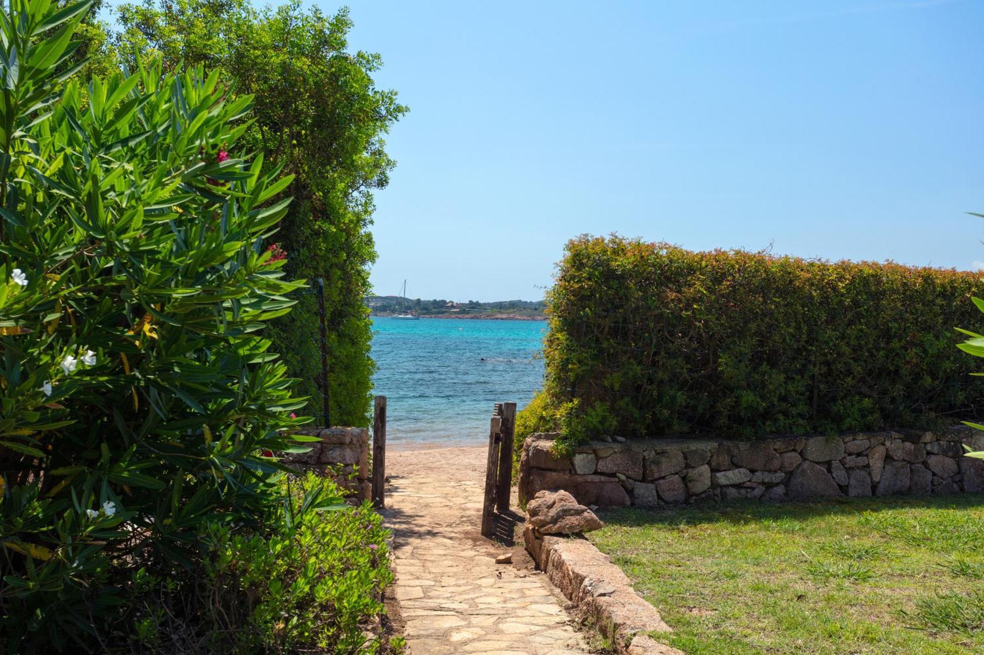 Baia Dorata Beach Apartment Porto Istana Экстерьер фото